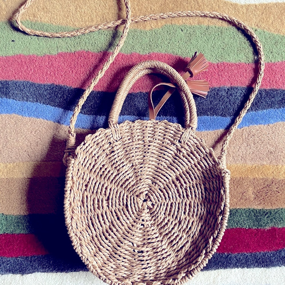 Round straw bag NWOT cute summer purse